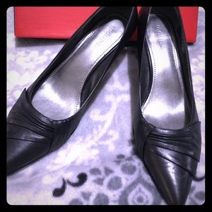 Maripe black leather pointed-toe heels